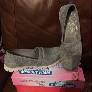 Skechers Flex memory foam shoes size 10 gray.